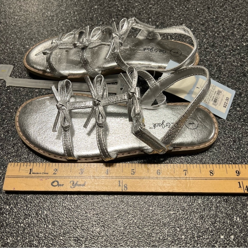NWT Cat & Jack Metallic Silver Aria Bow Sandals for Kids- Size 1 - Picture 2 of 5